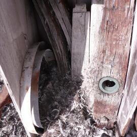 2010-11 Remains of a Speights barrel outside Shackleton's 'Nimrod' hut (003)