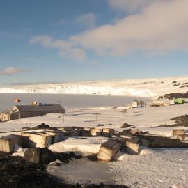 2010-11 Scott's 'Terra Nova' hut and the AHT field camp, Cape Evans
