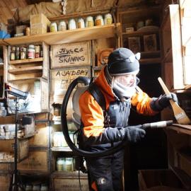 2021-22 Shackleton's 'Nimrod' hut, interior brush and vacuum, AHT's Nicola Stewart (004)