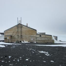 2015-16 Scott's 'Terra Nova' hut inspection, exterior (003)