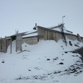 2015-16 Scott's 'Terra Nova' hut inspection, exterior (014)