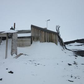 2015-16 Scott's 'Terra Nova' hut inspection, exterior (015)