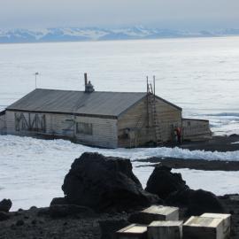 2015-16 Scott's 'Terra Nova' hut and southern stores cache (001)