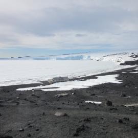 2015-16 Scott's 'Terra Nova' hut and Home Beach (001)