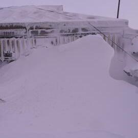 2010-11 Snow build-up in the stables, Cape Royds