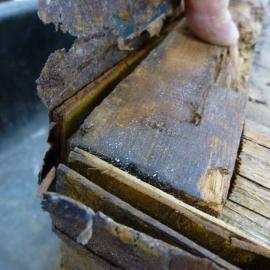 Detail of Venesta case to be repaired (004)