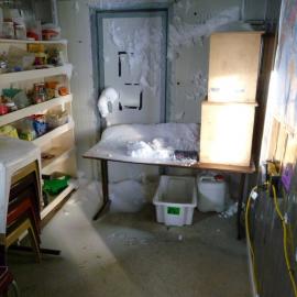 Snow ingress in field kitchen (002)