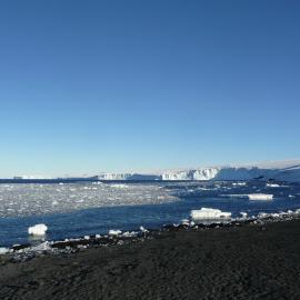 Brash ice at Cape Evans (001)