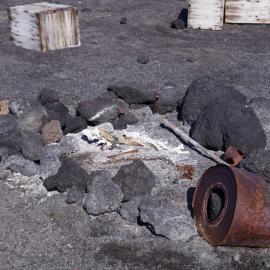 2012-13 Dog skeleton, environs of Cape Evans (002)