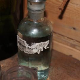 2012-13 Shackleton's 'Nimrod' hut artefact monitoring - nitric acid bottle