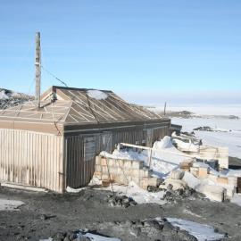 2012-13 Shackleton's 'Nimrod' hut inspection, exterior (001)