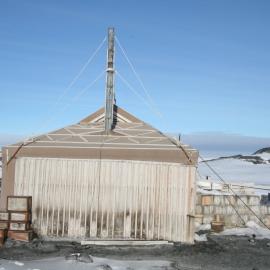 2012-13 Shackleton's 'Nimrod' hut inspection, exterior (002)