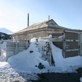 2012-13 Shackleton's 'Nimrod' hut inspection, exterior (008)