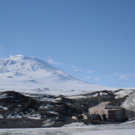 Shackleton's 'Nimrod' hut and Mount Erebus (001)