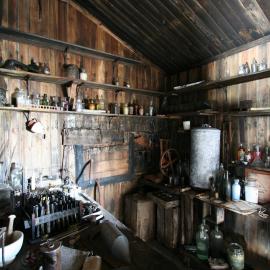 Physical Lab, Scott's 'Terra Nova' hut (001)