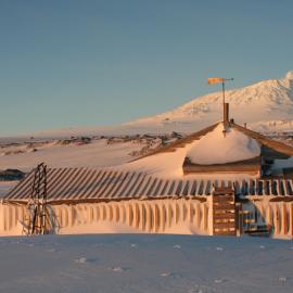 Snow build-up on Scott's 'Terra Nova' hut (006)