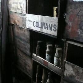 Bulkhead made of provision boxes and stocked with artefacts