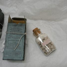 Tabloid' Thyroid Gland medicine bottle (001)