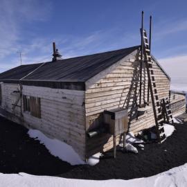 2017-18 Scott's 'Terra Nova hut, South and East elevations