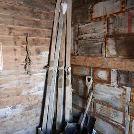 2017-18 Scott's 'Terra Nova' hut, work task, duckboards (002)