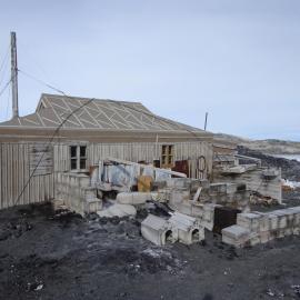 2017-18 Shackleton's 'Nimrod' hut, exterior, North-east view