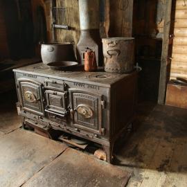 2017-18 Shackleton's 'Nimrod' hut, interior, Mrs Sam stove