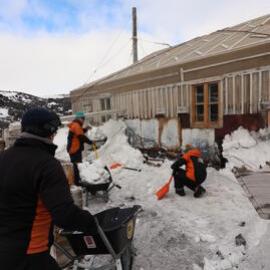 2017-18 Shackleton's 'Nimrod' hut, snow removal, AHT conservation team members