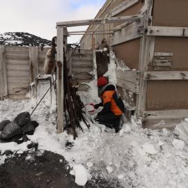 2017-18 Shackleton's 'Nimrod' hut, snow removal, AHT's Lizzie Meek
