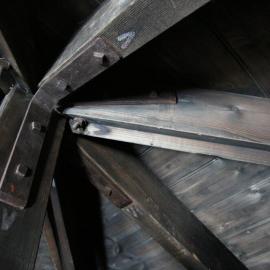 2017-18 Scott's 'Discovery' hut, interior, central post metal fixings