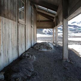 2017-18 Scott's 'Discovery' hut, exterior, South verandah