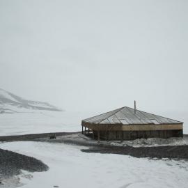 2017-18 Scott's 'Discovery' hut in light snow conditions