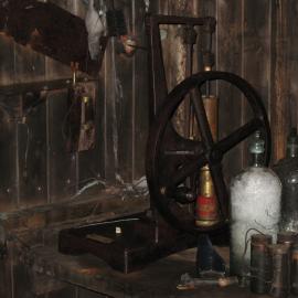 2013-14 Vacuum pump in the Science corner in Scott's 'Terra Nova' hut (002)