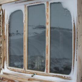 2018-19 South wall windows of Scott's 'Terra Nova' hut, Cape Evans (001)