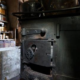 2018-19 Galley stove inside Scott's 'Terra Nova' hut, Cape Evans (001)