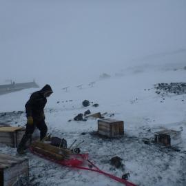 Martin Wenzel working on Fuel cache (002)