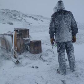 Martin Wenzel working on Fuel cache (003)