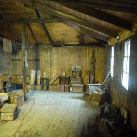 Main space, Scott's 'Discovery' hut (002)