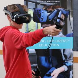 Young Inspiring Explorers experience the Hillary's Hut VR (006)