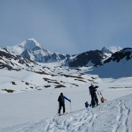 Mount Hodges climbing team on skis (002)