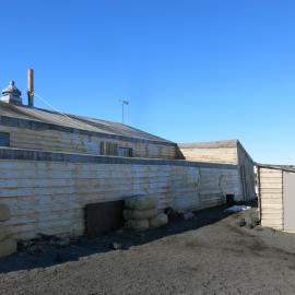 2014-15 Scott's 'Terra Nova' hut, North side panorama (003)