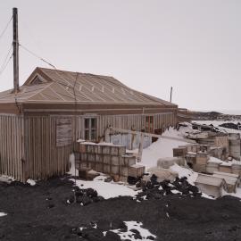 2014-15 Shackleton's 'Nimrod' hut inspection, exterior (007)