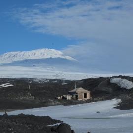 2014-15 Shackleton's 'Nimrod' hut and Mount Erebus