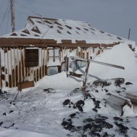 2010-11 Snow build-up outside Shackleton's 'Nimrod' hut, Cape Royds (001)
