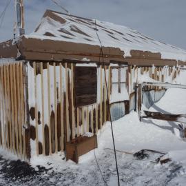 2010-11 Snow build-up outside Shackleton's 'Nimrod' hut, Cape Royds (004)