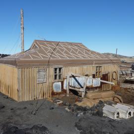 2010-11 Shackleton's 'Nimrod' hut at the end of the seasons work (004)