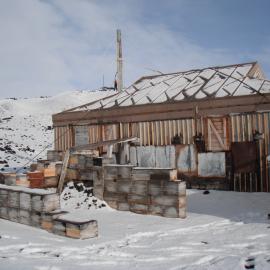 North elevation, Shackleton's 'Nimrod' hut (004)