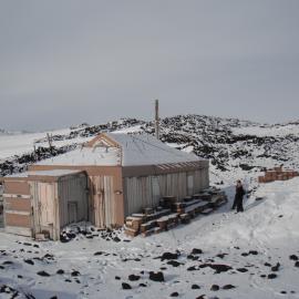 Southwest elevation, Shackleton's 'Nimrod' hut (001)