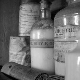 Medicinal Artefacts, Shackleton's 'Nimrod' hut