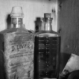 Medicinal Artefacts, Shackleton's 'Nimrod' hut (003)