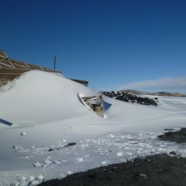 Snow build-up, Shackleton's 'Nimrod' hut
